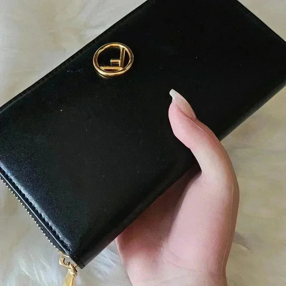 FENDI  Zip Around Black Wallet - Picture 5 of 16